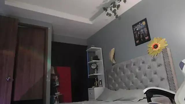 Hanna-Chris from StripChat is Freechat