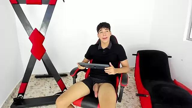 Harry_LatinBoy from StripChat is Freechat