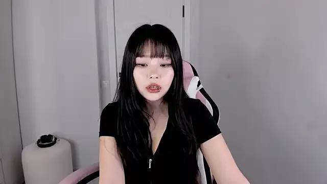 hee_young11 from StripChat is Freechat