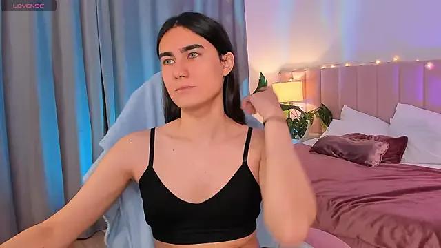 HeyAlena from StripChat is Freechat