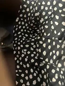 HiddenHoneyLDN from StripChat is Freechat