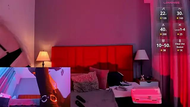 Holly_madison_ from StripChat is Freechat