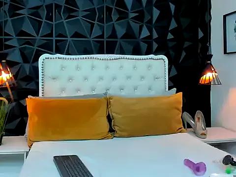 holly_thomsom from StripChat is Freechat