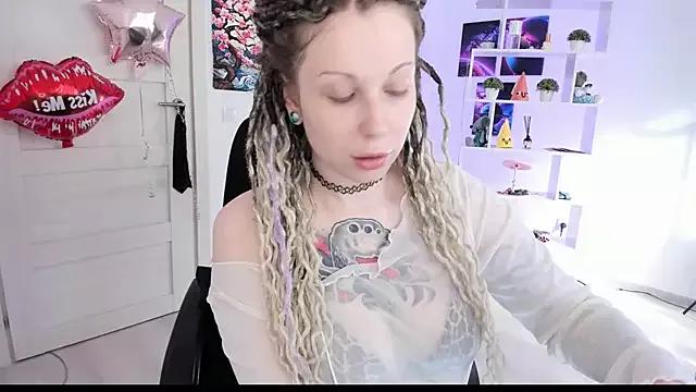HoneySallyMoore from StripChat is Freechat
