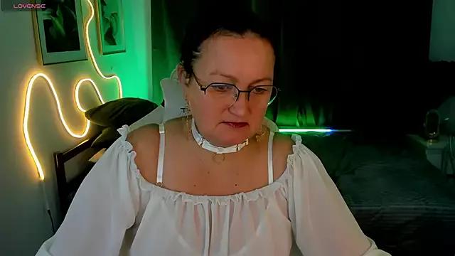 hottyannaa from StripChat is Freechat