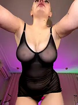 HugeBoobsAlice from StripChat is Freechat