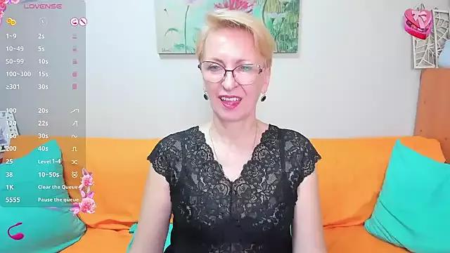iamyourdream89 from StripChat is Freechat