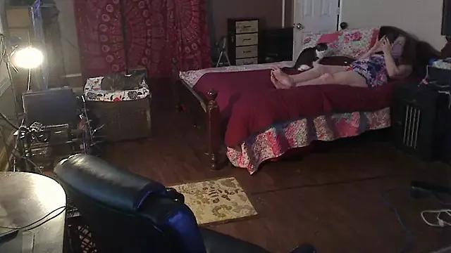 Ireallysquirt from StripChat is Freechat