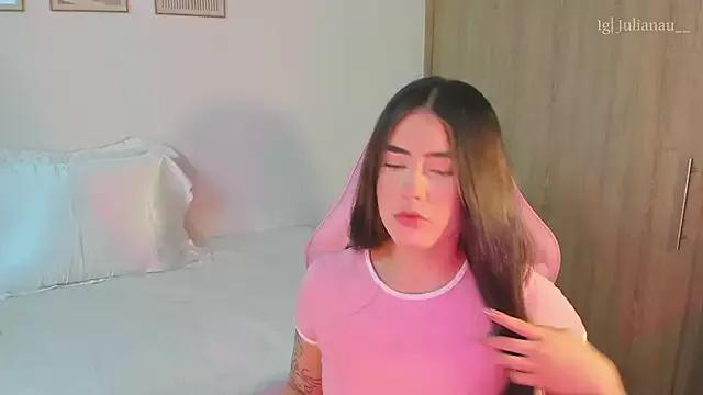 Photos of iriswest_ from StripChat is Freechat