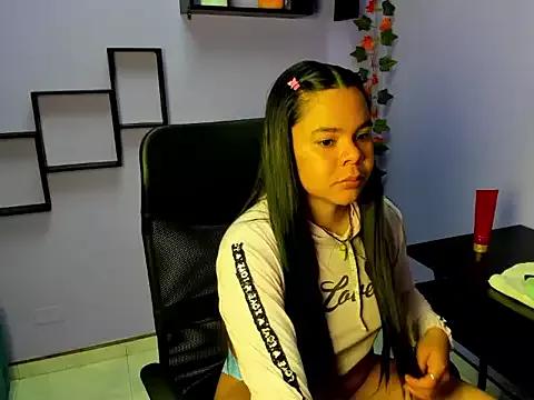 Isabella_Brunetthe from StripChat is Freechat