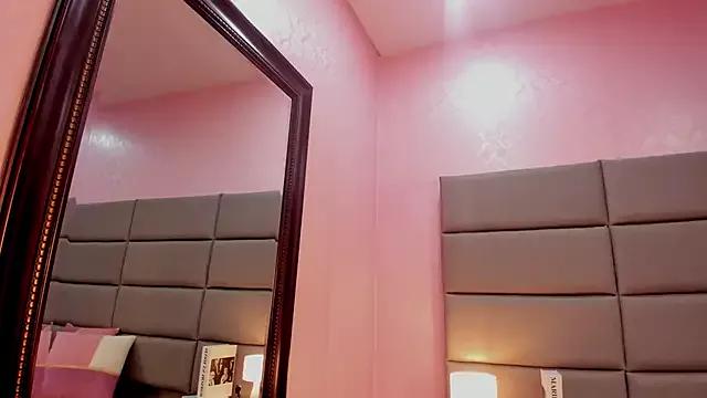 Isabella_Marsh from StripChat is Freechat