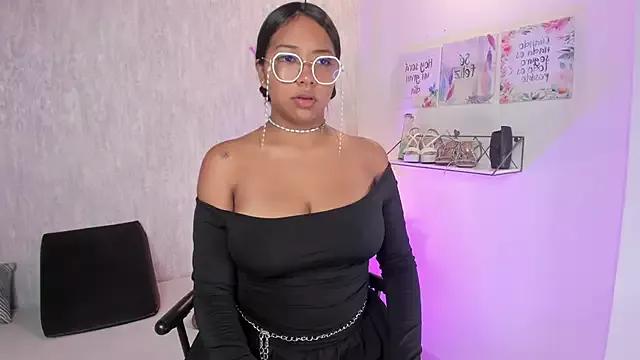 isabella_zc from StripChat is Freechat