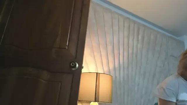 Jade_squirtt from StripChat is Freechat