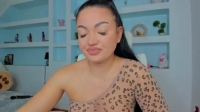 juicyjulie_ from StripChat is Freechat