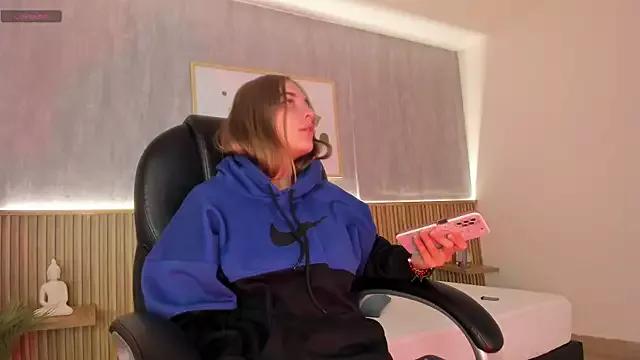 Julie_James from StripChat is Freechat
