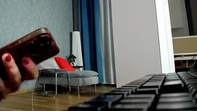 KarinaSparks from StripChat is Freechat