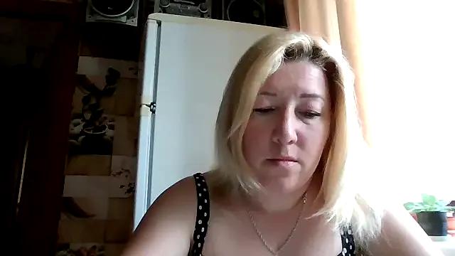 KarolinaLoverxq from StripChat is Freechat
