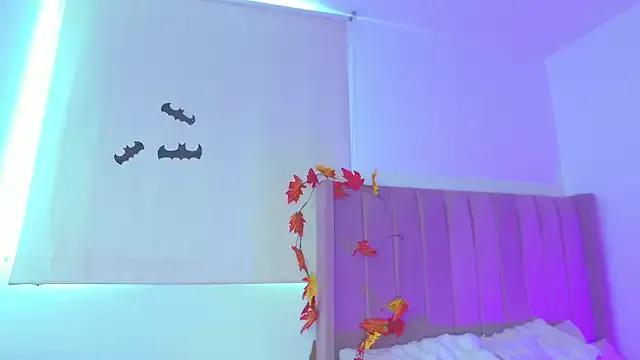 KateRossi from StripChat is Freechat