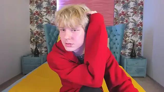 KevinMilky from StripChat is Freechat