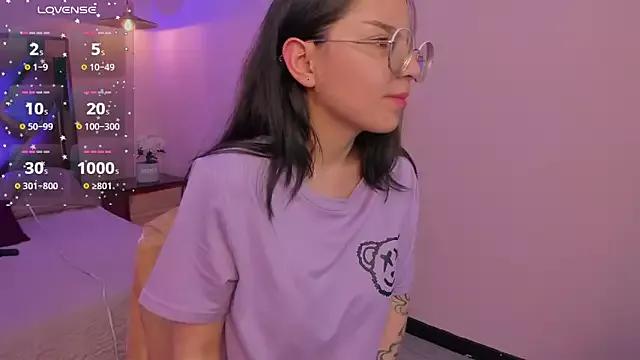 Kittyy_patitas_suaves from StripChat is Freechat