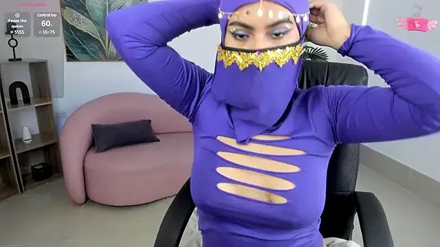 kylie_soraya from StripChat is Freechat