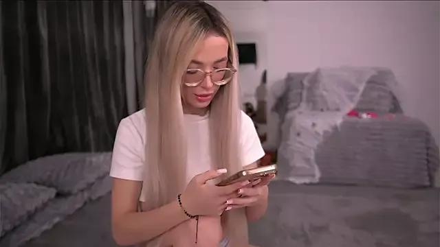 KylieJoyce from StripChat is Freechat