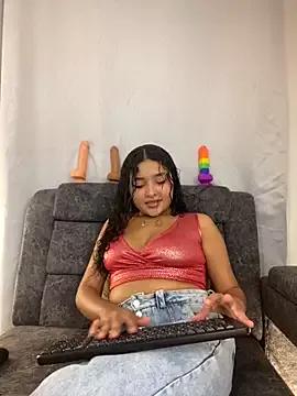 ladulcemary from StripChat is Freechat