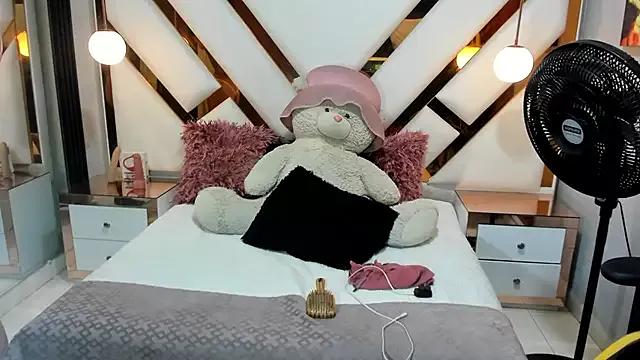 lady_Ary_xx from StripChat is Freechat