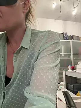 LadyScarlett-xk from StripChat is Freechat