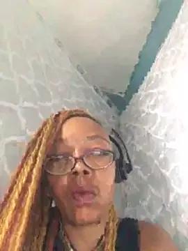 Ladyzee25 from StripChat is Freechat