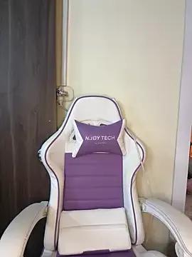 laemmarouse from StripChat is Freechat