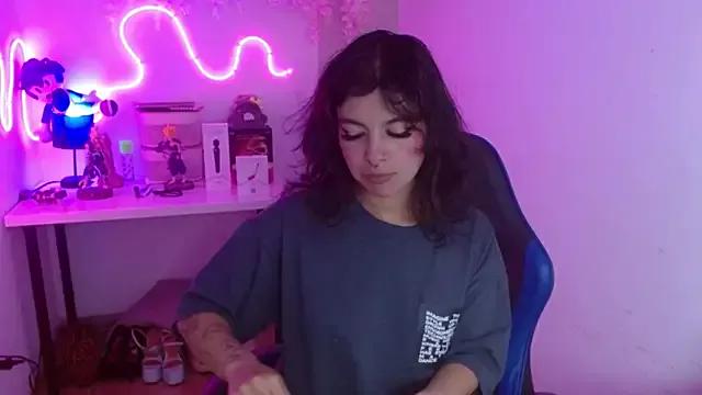 larah_uwu from StripChat is Freechat