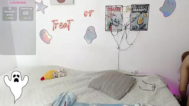 Laramucci from StripChat is Freechat