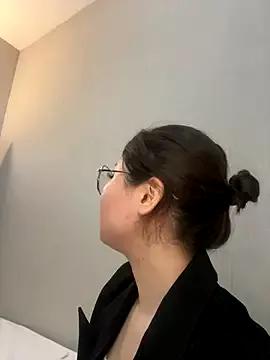 LAURA_LLL from StripChat is Freechat