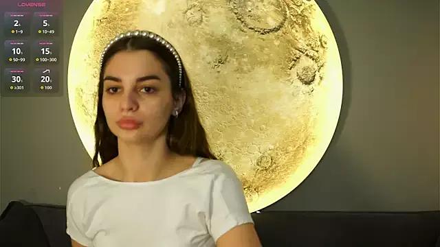 LauraHansil from StripChat is Freechat