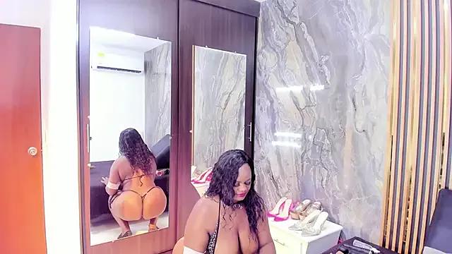 LauraSaenz01 from StripChat is Freechat