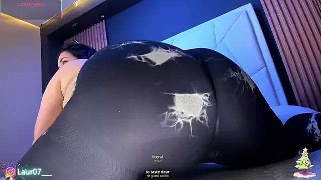 Lauroberts7 from StripChat is Freechat