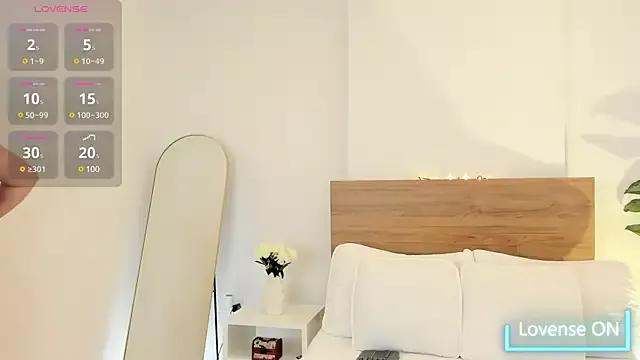 Lea_Joness from StripChat is Freechat