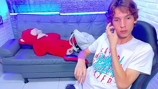lenni_sirius from StripChat