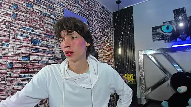 lenni_sirius from StripChat