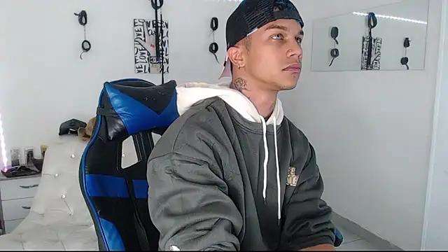 Leonard_Price from StripChat is Freechat
