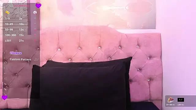 leyla_smithh from StripChat is Freechat