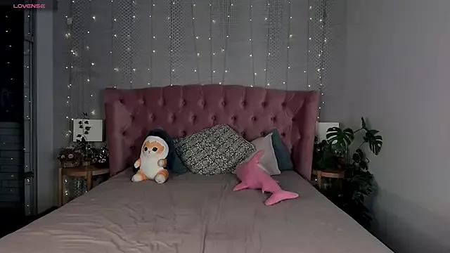 Lili_Luuu from StripChat is Freechat