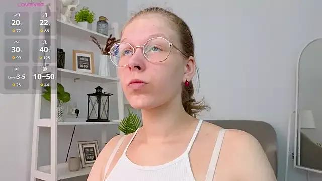 Lilly_Belly from StripChat is Freechat