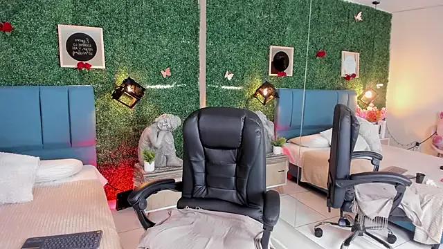 Linagh_ from StripChat is Freechat