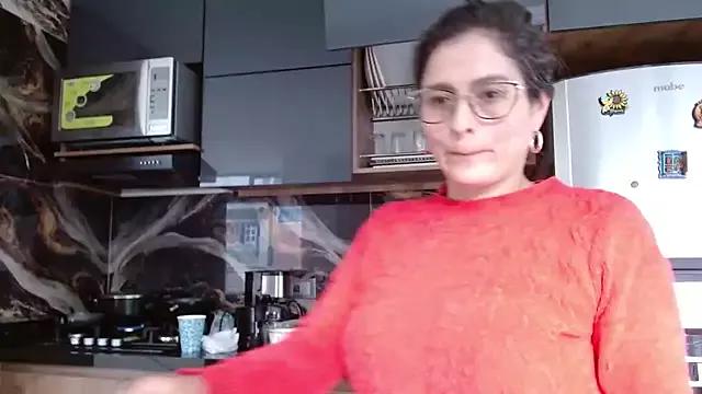 linda-mature43 from StripChat is Freechat