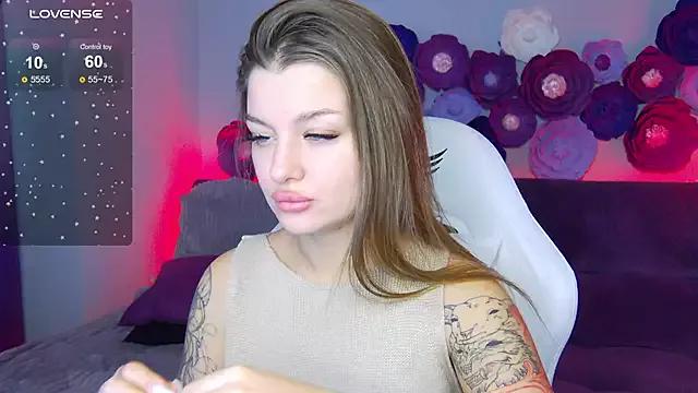 LindaBrilliant from StripChat is Freechat