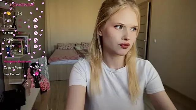 lisa_barbie from StripChat is Freechat
