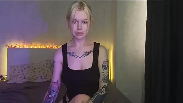LisaDenvinn from StripChat is Freechat