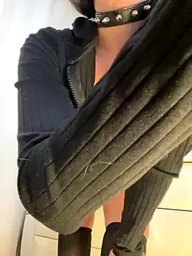 Lissa_kis from StripChat is Freechat